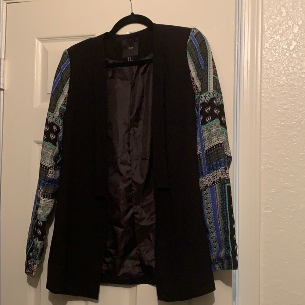 Printed sleeve blazer